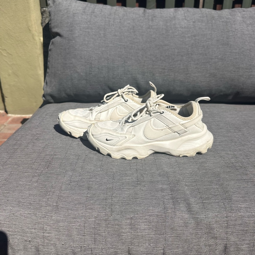 Nike Cream/Off-White Sneakers